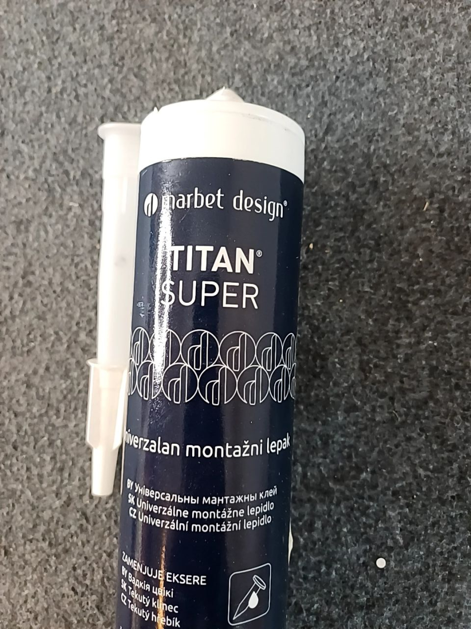 Lepidlo Titan Super 