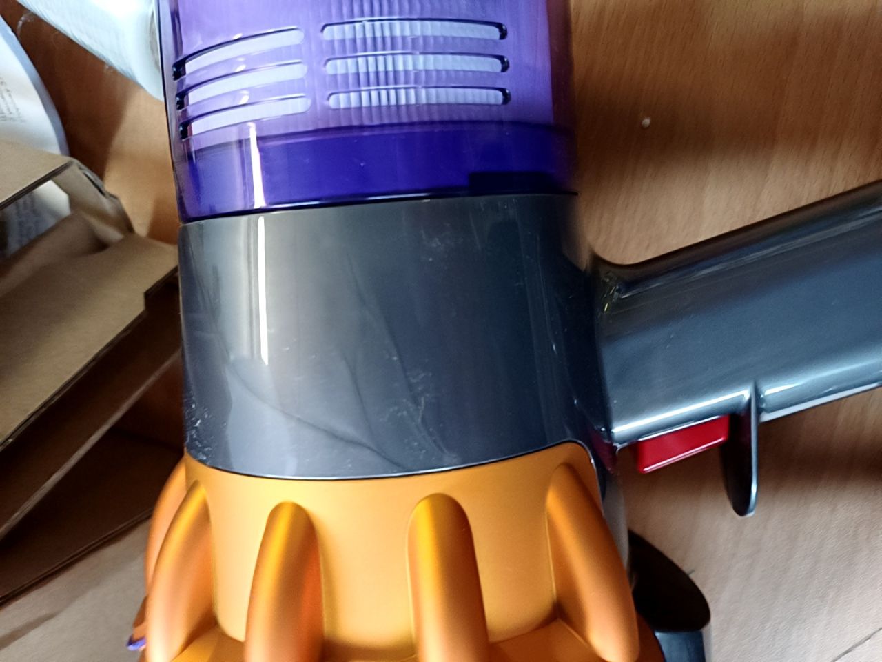 Tyčový vysavač Dyson V15