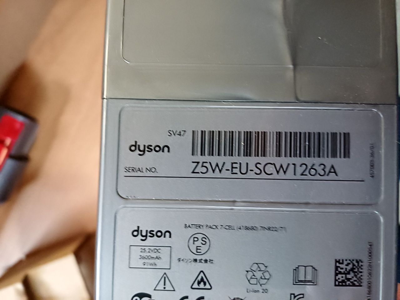 Tyčový vysavač Dyson V15