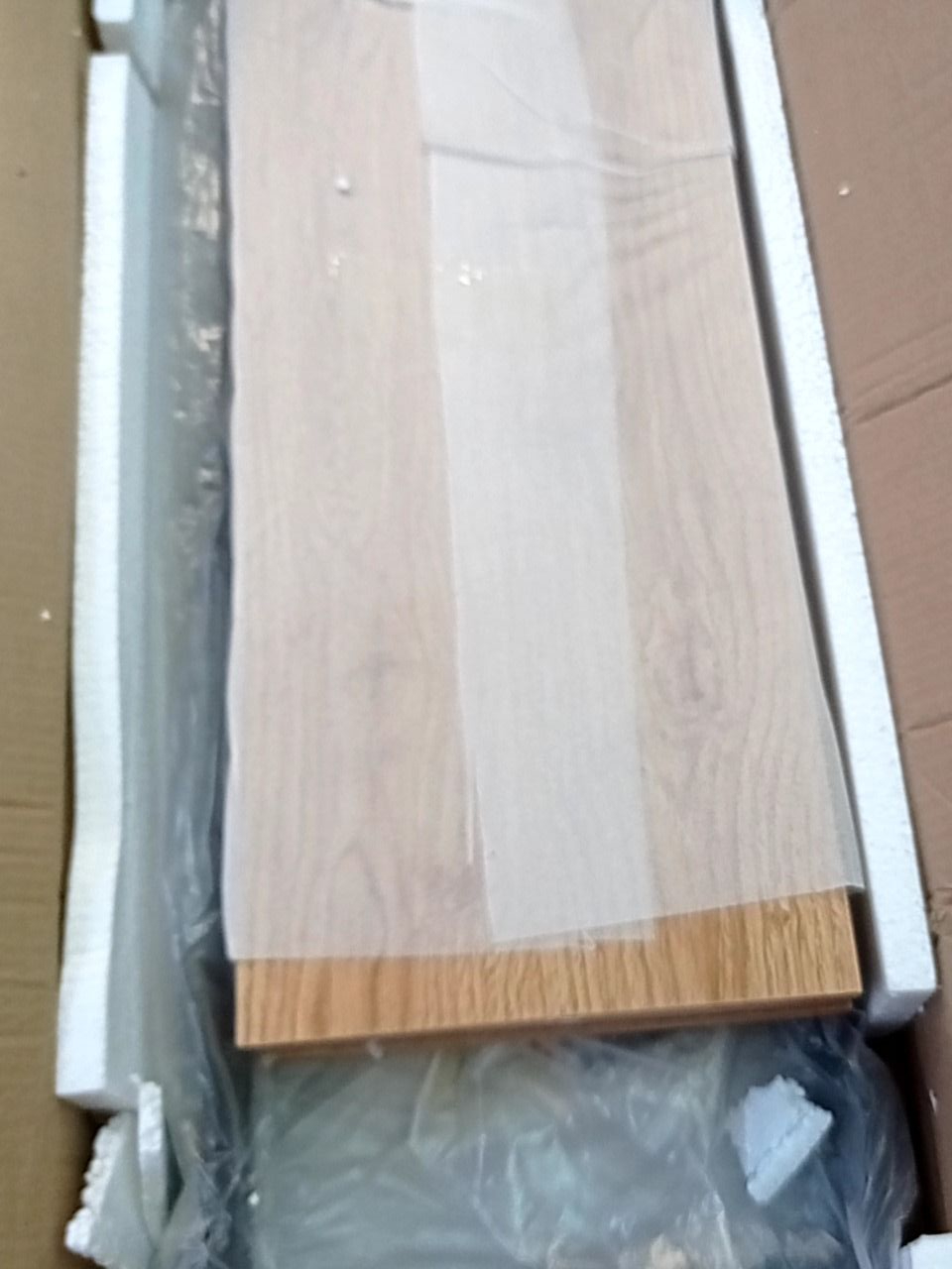 Dřevěný regál  