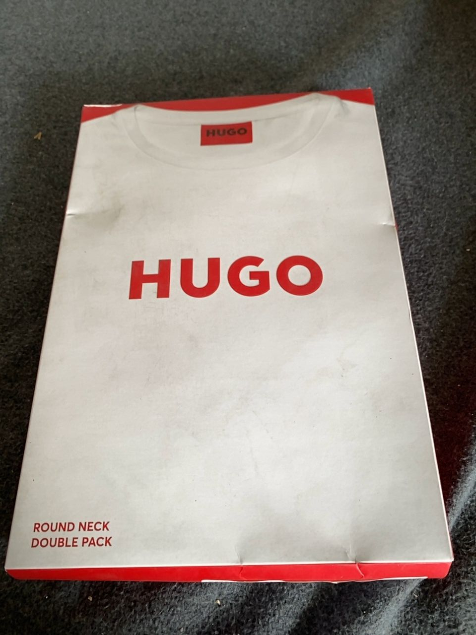 Set pánských triček s krátkým rukávem Hugo Boss velikost M, 2 ks