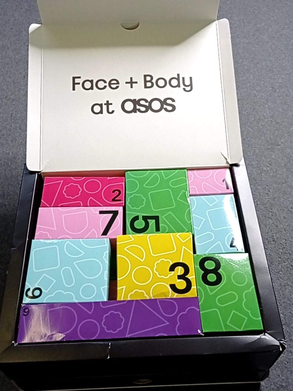 Face and body adventní kalendář Asos