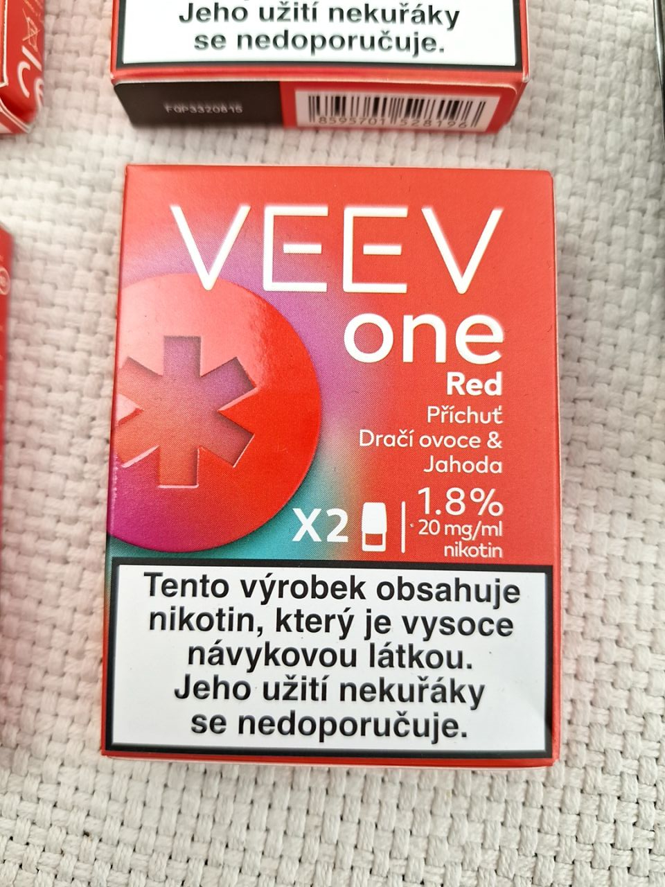 Nikotinové náplně + olej VEEV one Dračí ovoce + jahoda