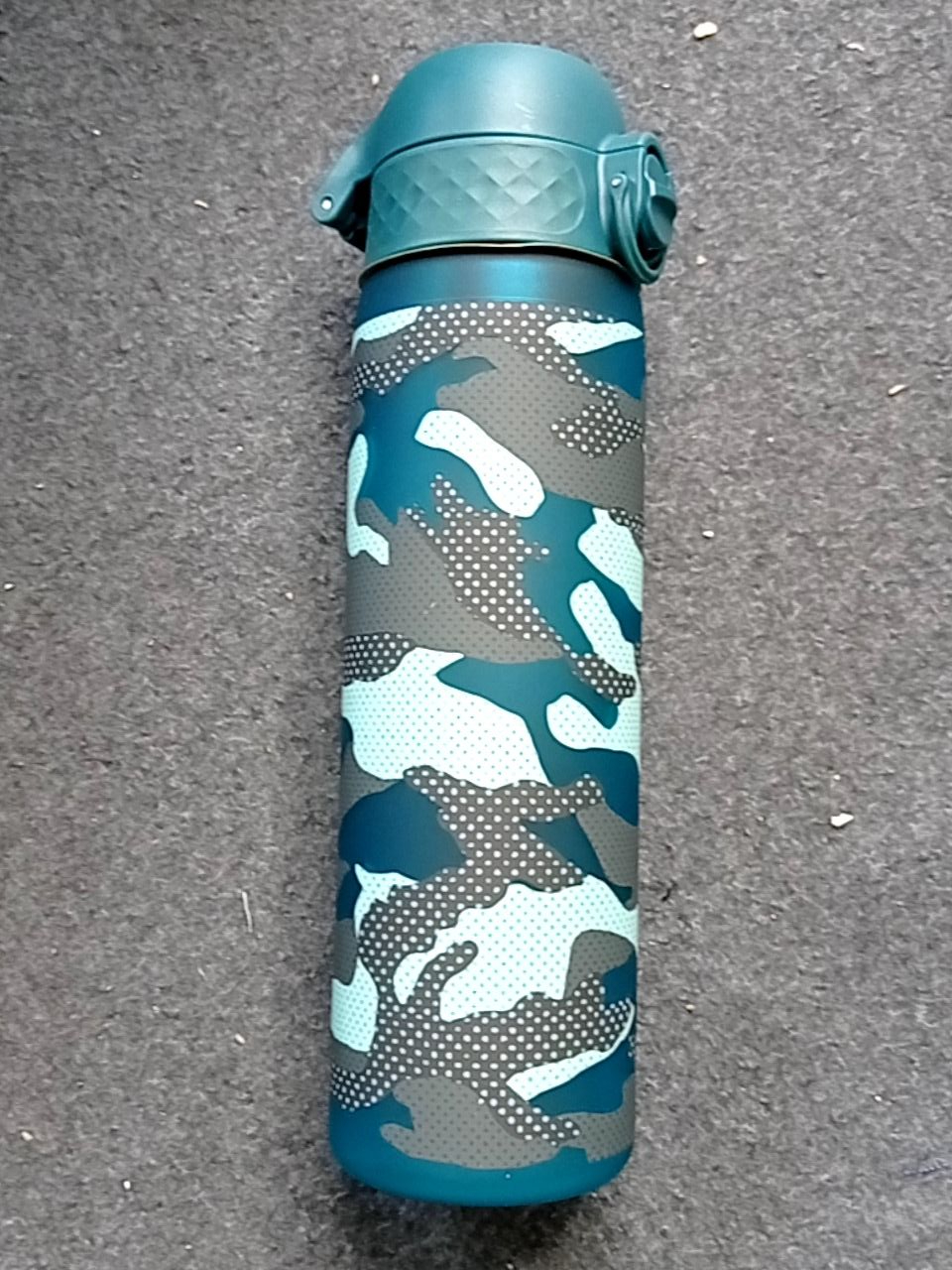 Dětská lahev na pití Ion8 Ion8 Leak Proof láhev Camouflage, 500ml