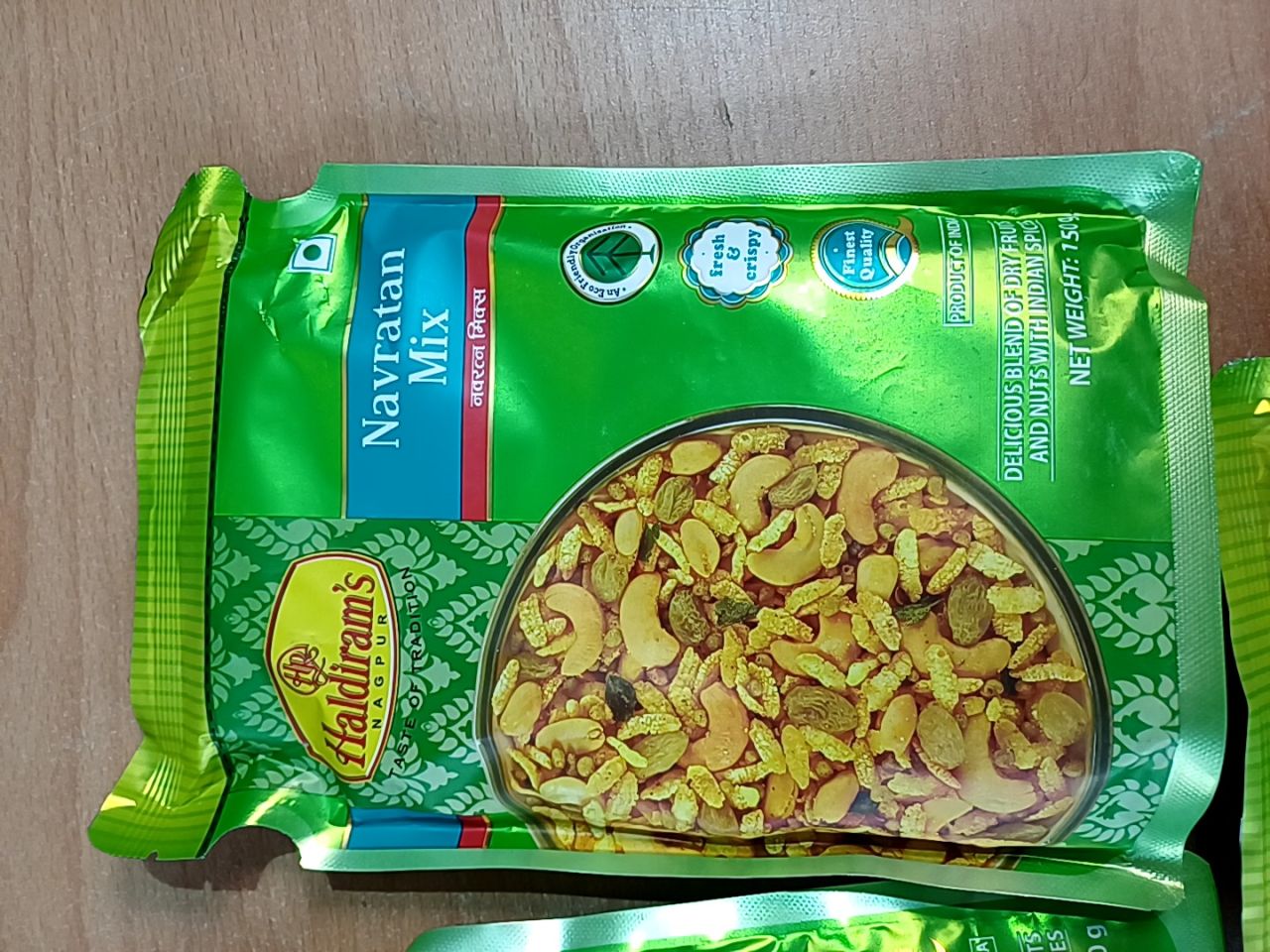 Směs sušených ořechů, čočky, indické koření haldirams Navratan Mix - 5 ks