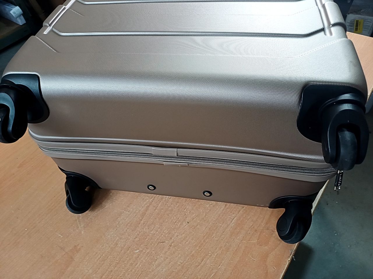 Cestovní kufr 52x76x30 cm Lasocki 