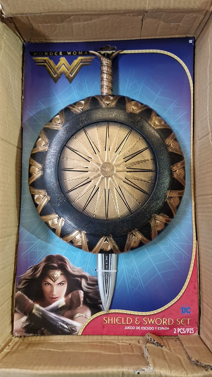 štít a meč Wonder Woman