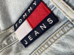 Dámské kalhoty se širokou nohavicí Tommy Jeans Velikost 29/32