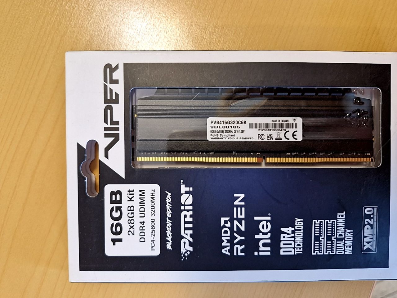 Operační paměť Patriot Viper 4 Blackout Series 16GB KIT DDR4 3200MHz CL16 