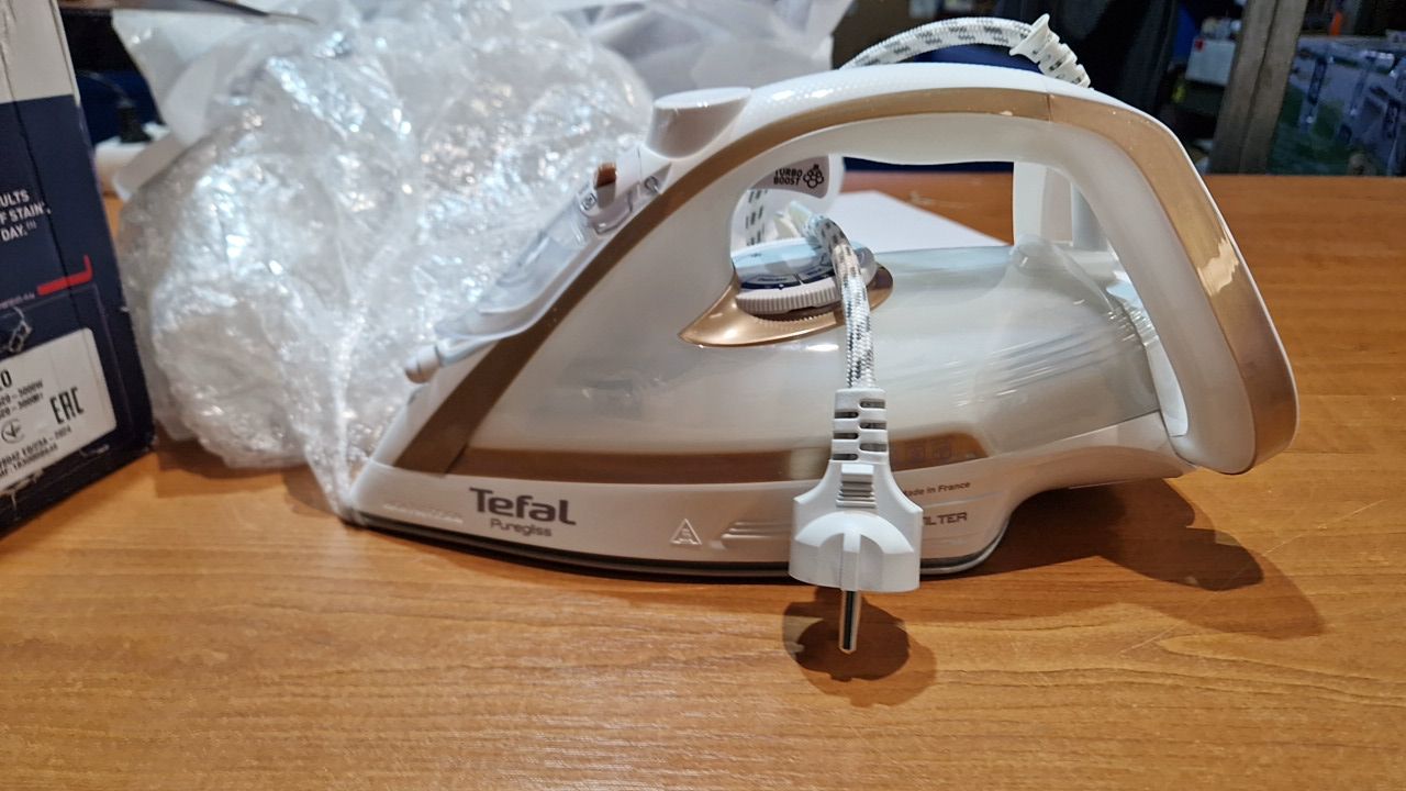 žehlička Tefal FV8042